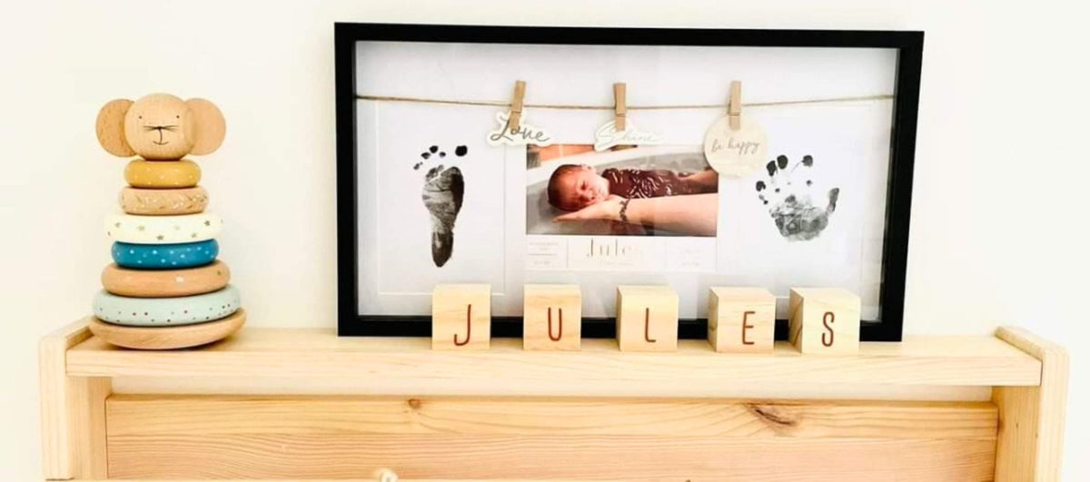 Cadre Photo Première Année Bébé – 13 Photos, Empreinte & Souvenirs 12 Mois – Blanc, Garçon & Fille