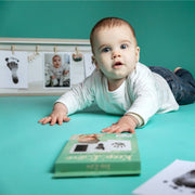 Image du cadre photo TRIO LOVE affichant les empreintes de bébé et la photo du bébé.