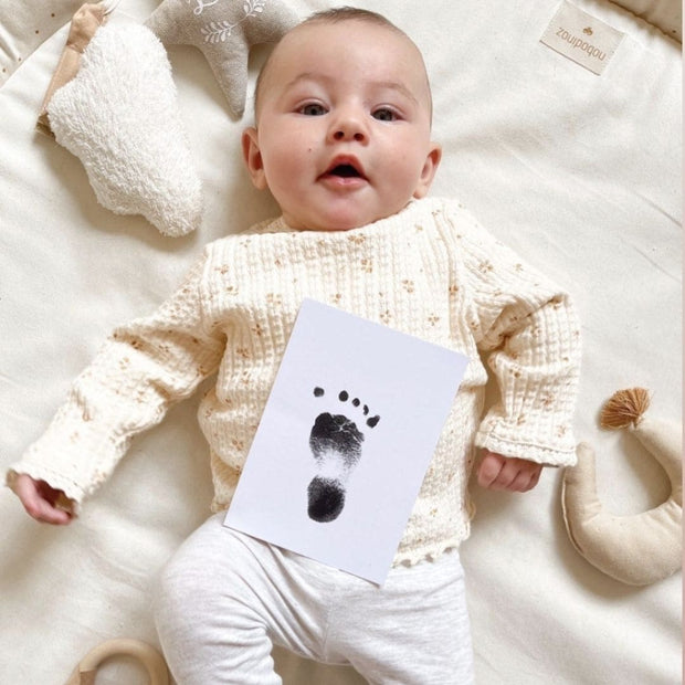 Kit d'empreinte pour bébé Keep'Love - photo montrant le kit, y compris les résultats d'empreintes de bébé